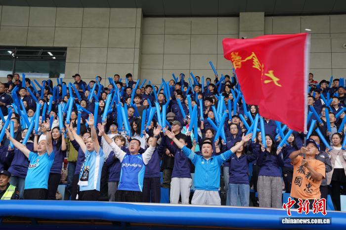 2025中国职工足球超级联赛在大连开幕：大连赛区