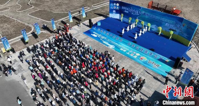 岗什卡山脊迎来冬日盛会，2024年“冰雪丝路”青