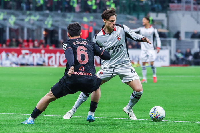 VAR判罚引争议 阿莱格里怒斥裁判标准混乱