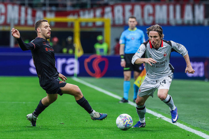 VAR判罚引争议 阿莱格里怒斥裁判标准混乱