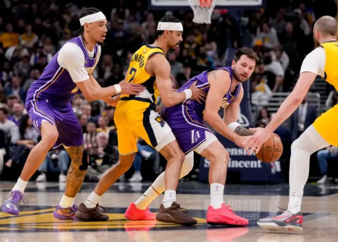 东契奇43分率队大胜步行者，湖人客场告捷