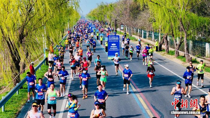2026宿迁马拉松盛大开跑 城市美景与文化交融共庆