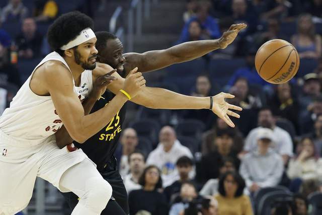 斯潘塞爆发助骑士半场领先 勇士团队作战难破僵