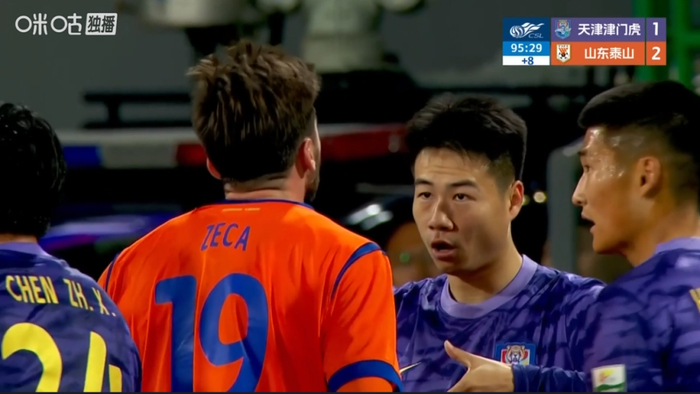 中超第7轮杨帆飞铲克雷桑遭黄牌警告引争议