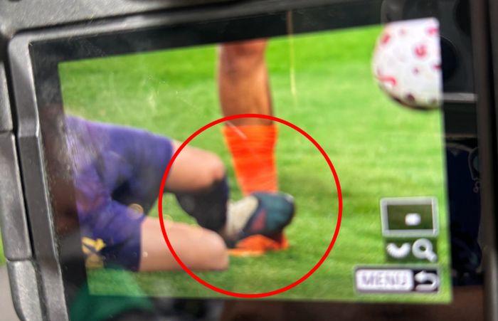 中超第7轮杨帆飞铲克雷桑遭黄牌警告引争议